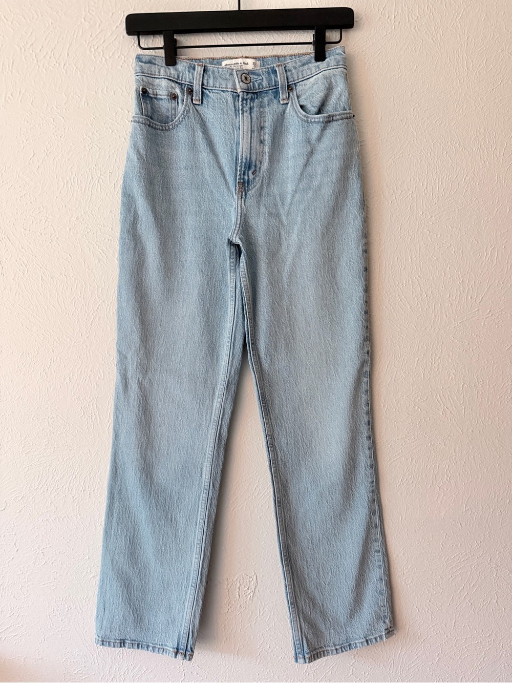 Abercrombie & Fitch 90’s Ultra High Rise Straight Jean Light Wash
